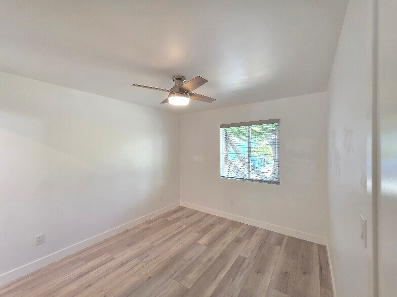 Building Photo - 308 E Elmwood Ave