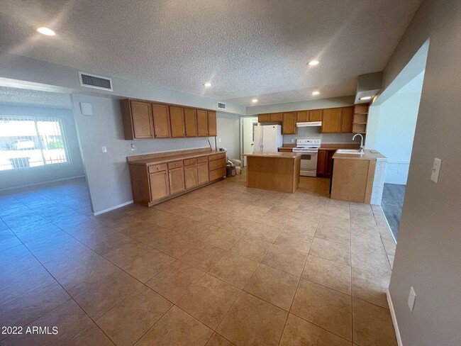 Building Photo - 3 Bed 2 Bath Phoenix Home with a Pool