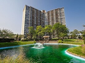 Building Photo - 2 Bay Club Dr