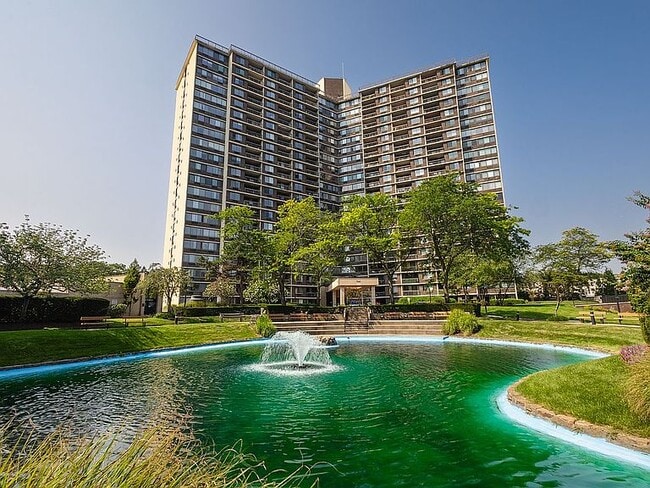 Building Photo - 2 Bay Club Dr