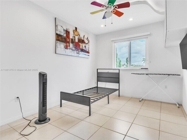 Building Photo - 3366 SW 152nd Pl