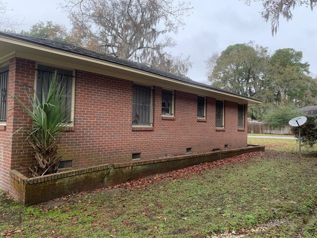 Building Photo - Two Bedroom Duplex Unit Near Southside/516