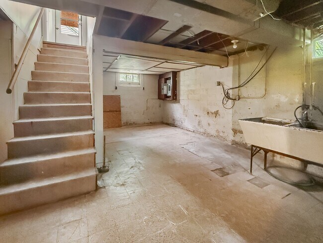 Building Photo - 1201 E 54th St