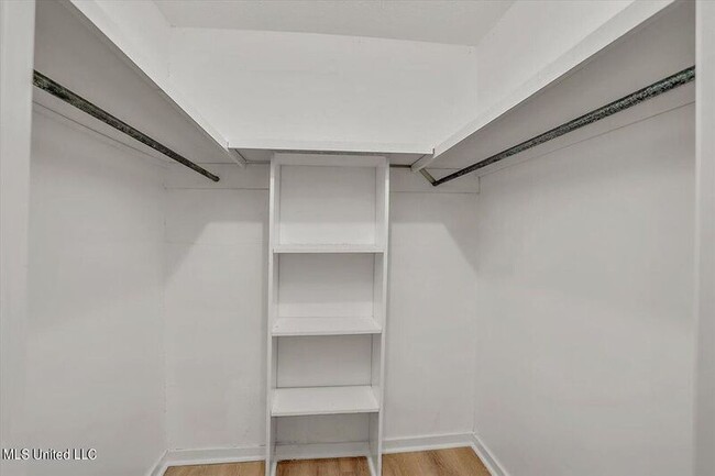 Building Photo - 225 Kiowa Dr