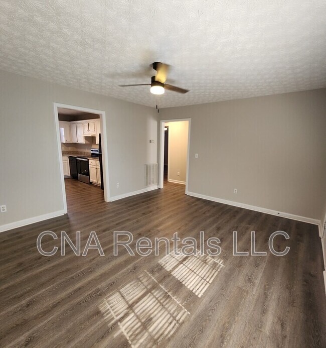 Building Photo - 215 Green Acre Ln