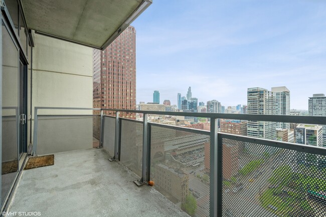 Building Photo - 235 W Van Buren St