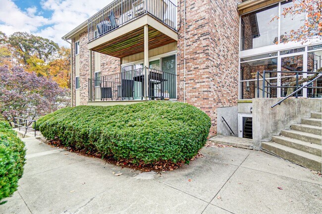 Building Photo - 801 Delta Ave