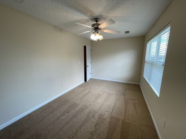 Building Photo - BRIDGEWATER HOME! PRE-LEASING FOR AUGUST 1 2026! 1/2 Off Deposit!