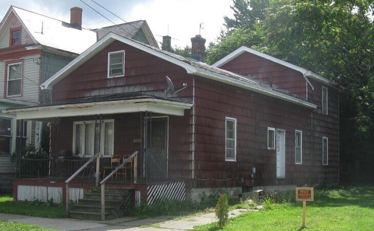 Building Photo - 635 E 24th St