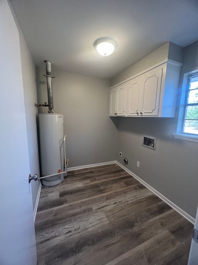 Building Photo - Updated in North Bossier.. Close to Barksdale Air Force Base..