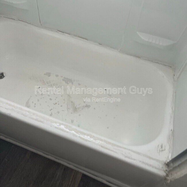 Building Photo - 2110 Fremont Ave N