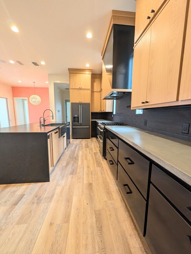 Building Photo - 18 Wilshire Blvd