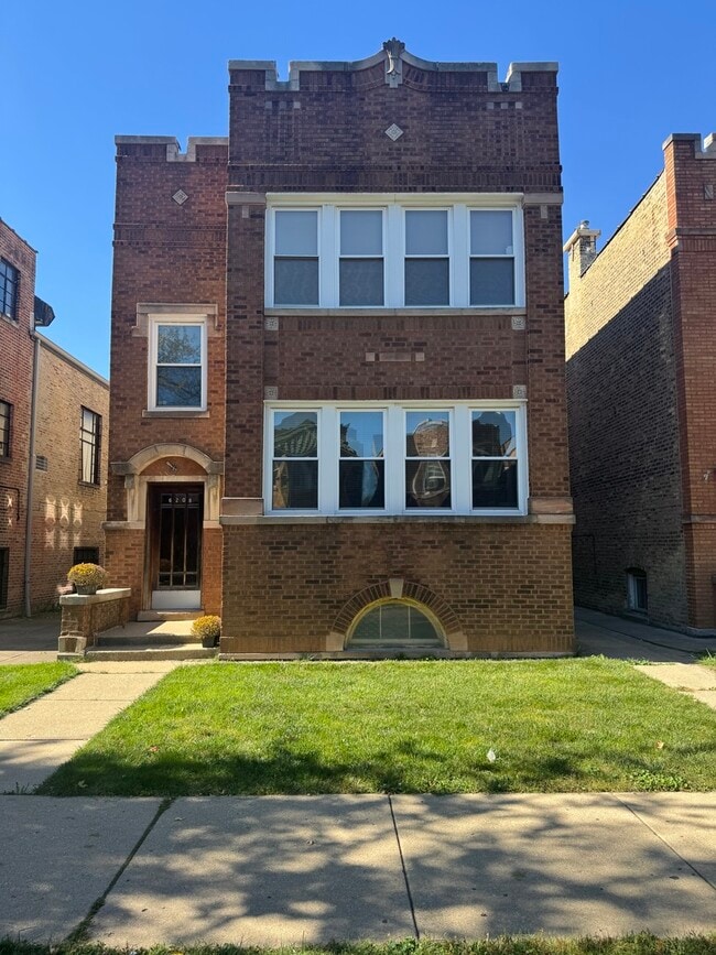 Primary Photo - 6208 N Artesian Ave