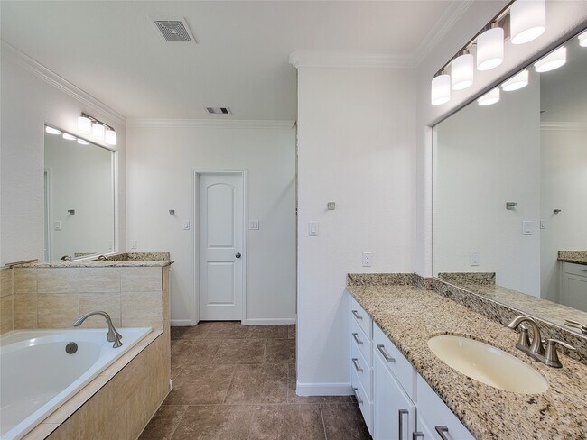 Building Photo - 2814 Bay Springs View