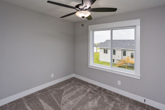 Building Photo - Like-New 4-Bedroom Home in Heritage Park –...