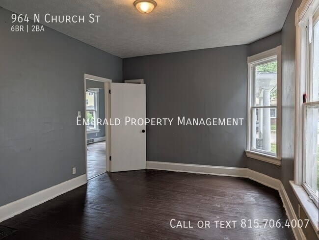 Building Photo - 964 N Church St