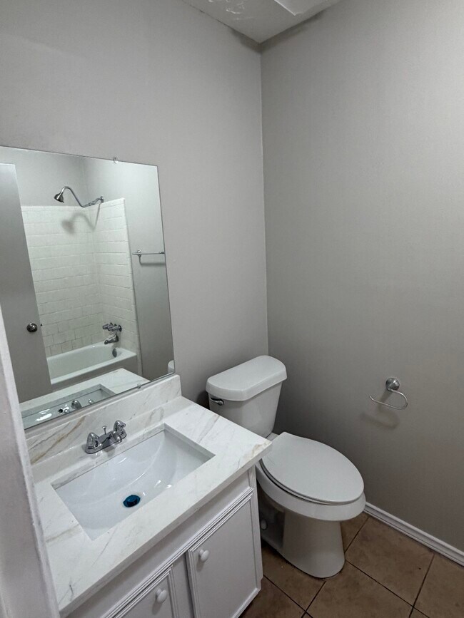 Building Photo - 6423 S Briar Bayou Dr