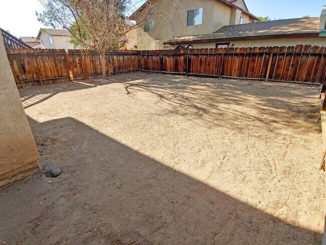 Building Photo - 936 W Graaf Ave