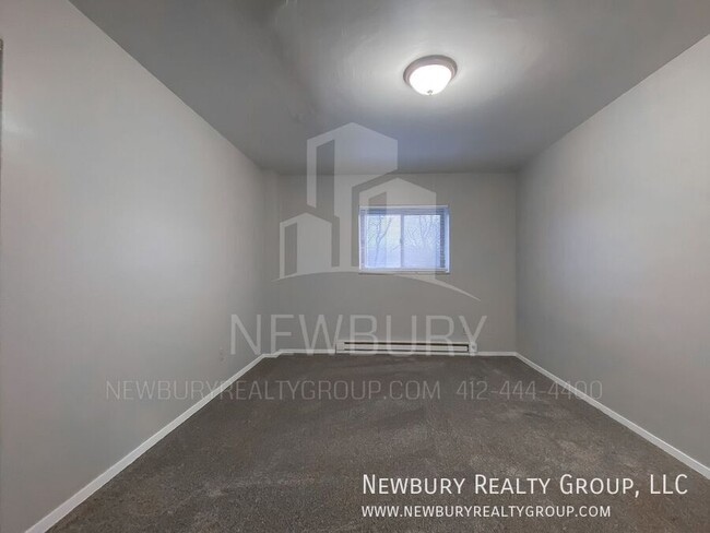 Building Photo - Welcome to Your New Home in the Westwood/O...