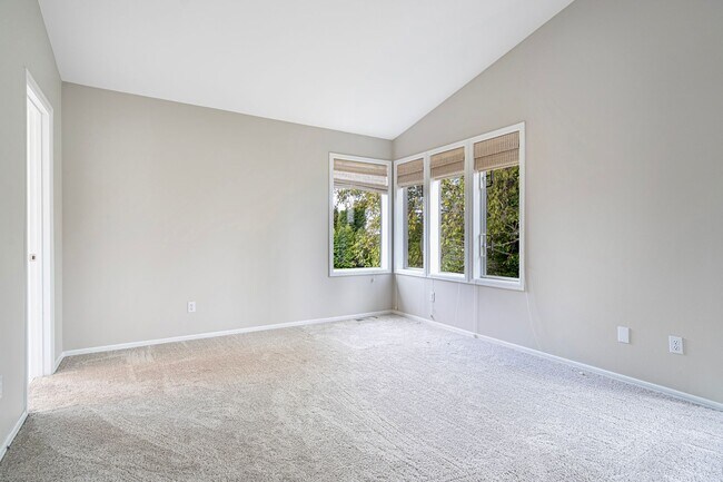 Building Photo - Spacious 5 Bedroom 3 Bath Home w/ 3-Car Garage and New Updates!