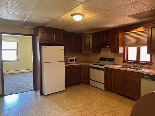 Building Photo - 2 Bedroom 2 Bathroom 2nd and 3rd floor Apa...