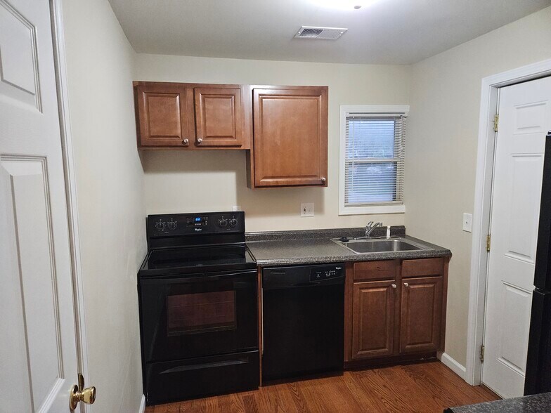 Building Photo - 118 Ballard St