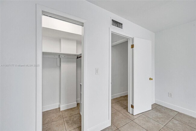 Building Photo - 701 Collins Ave