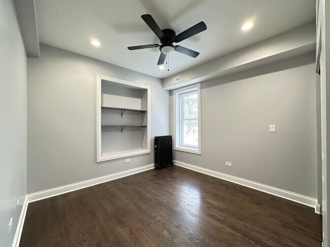 Building Photo - 1224 W Rosemont Ave