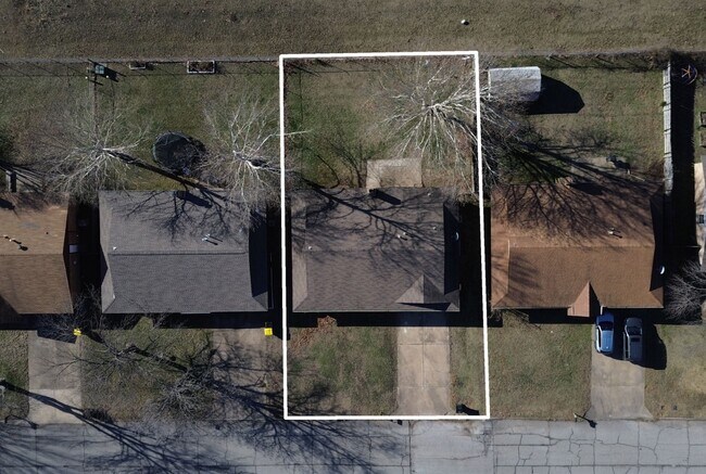 Building Photo - 13502 S Fern St