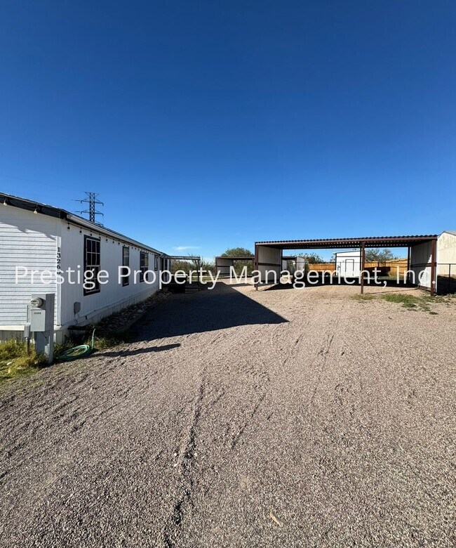 Building Photo - This 4/2 Vail Manufactured Home Is On A 1 Acre Lot!!!