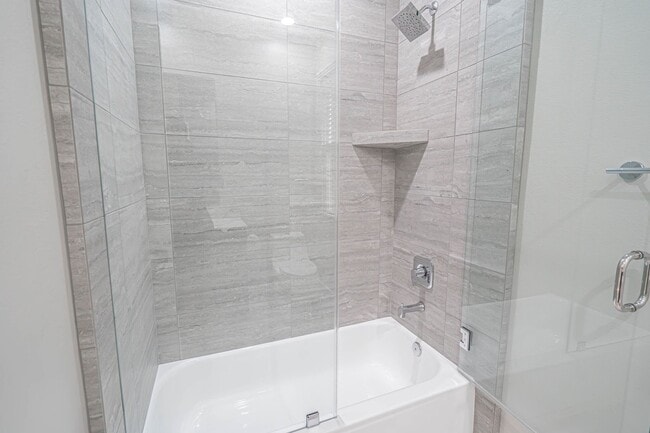 Building Photo - Woodland 3 Bedroom Home for Rent in Valencia!