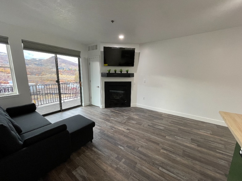 Building Photo - 1364 Still Water Dr