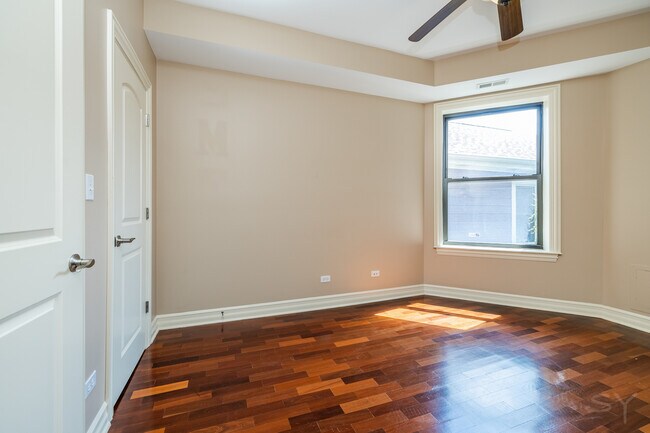 Building Photo - 1367 E 64th St