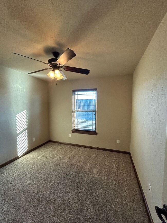Building Photo - 1524 NE Scenic Ridge