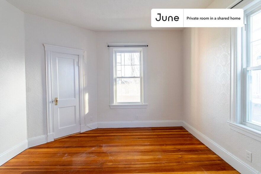 Building Photo - Room in Shared 4 bed/1 bath home