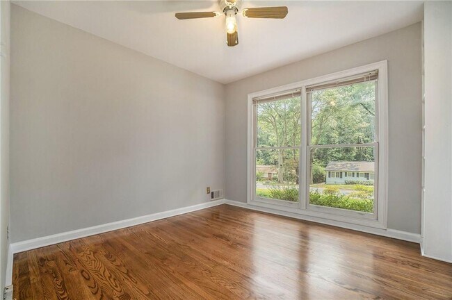 Building Photo - 3302 Lenox Pl NE