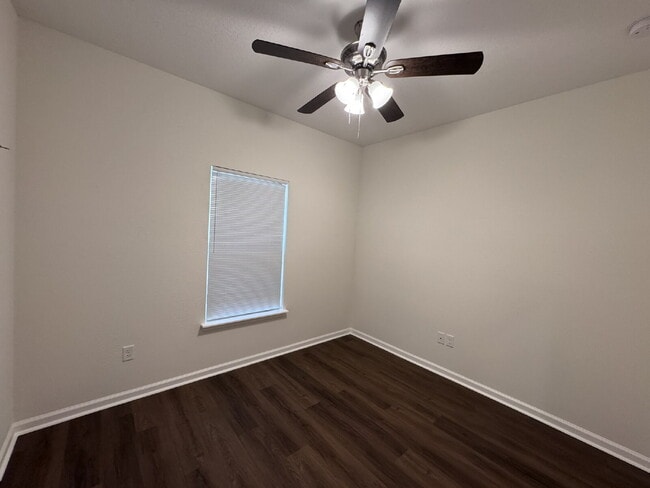 Building Photo - Charming New-Build with Classic Style in E...