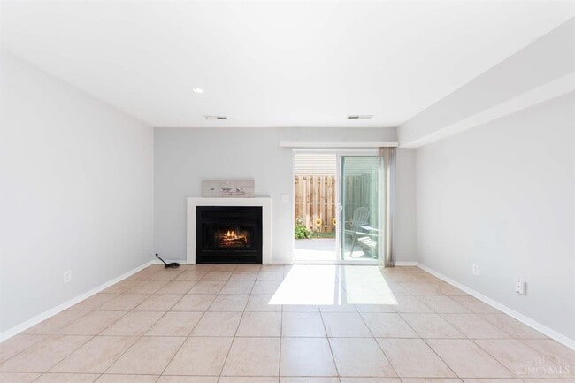 Building Photo - 44 Apple Ln