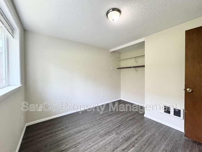Building Photo - 444 N 12th St