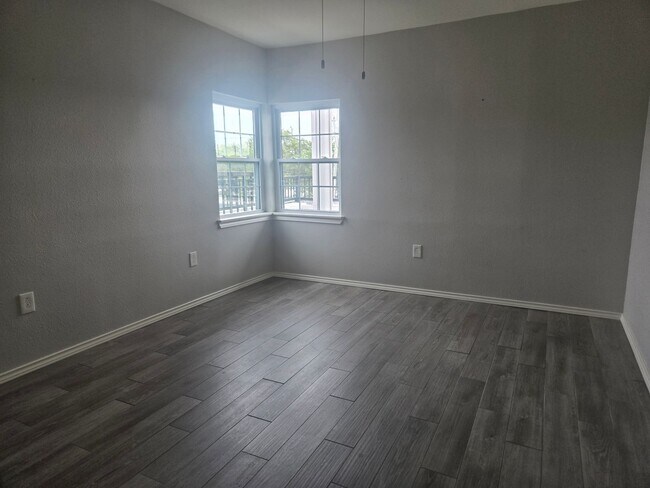 Building Photo - Adorable 1 bedroom/1 bathroom with secured entry!