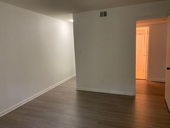 Building Photo - MAY 2025 RENT FREE--LOCATED NEAR CRABTREE-...