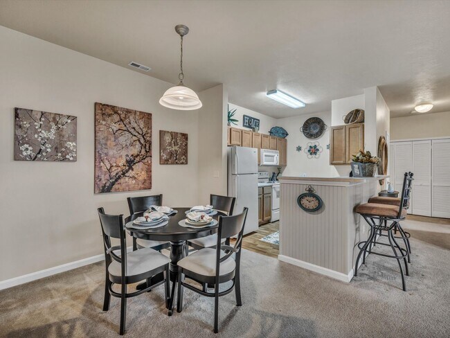 Building Photo - Castle Schools*********Large 2 Bedroom 2 Bath**********Newburgh Indiana Living