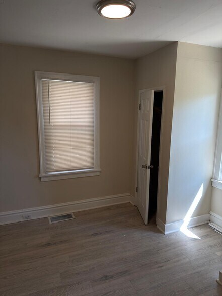 Building Photo - 3422 Pine Grove Ave