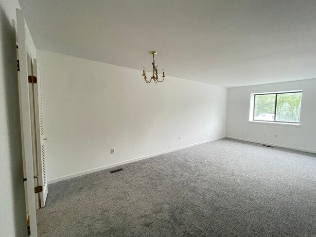 Building Photo - 115 Fillow St