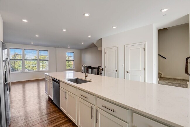 Building Photo - 2924 Reflection Dr