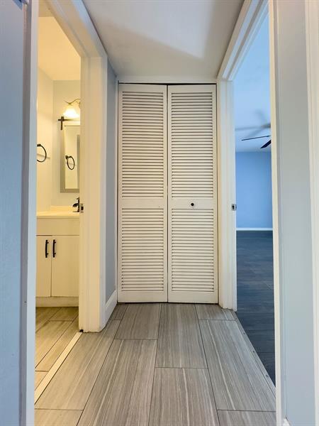 Building Photo - 902 NE 34th St