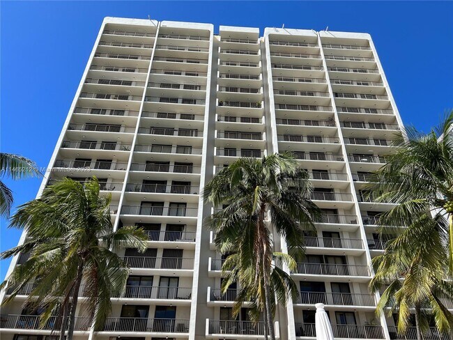 Building Photo - 2625 Collins Ave