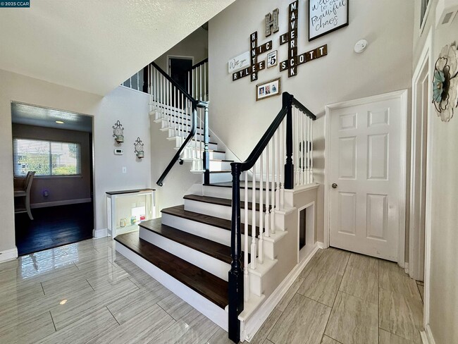 Building Photo - 319 Flagstone Ct
