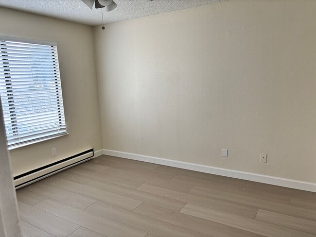 Building Photo - NEWLY REMODELED CONDO - 1 BED/1 BATH UPSTA...