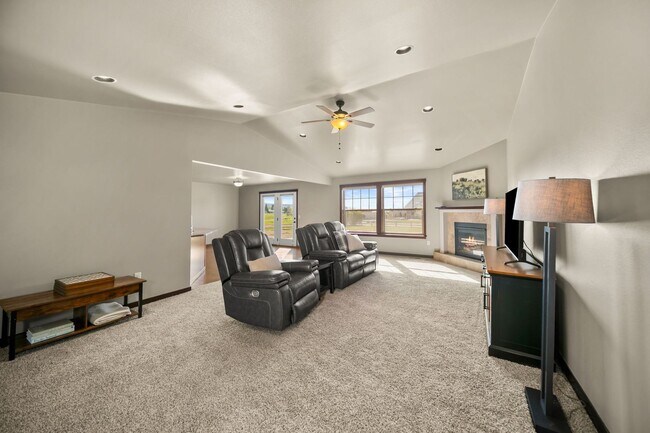 Building Photo - 229 Sun Valley Dr